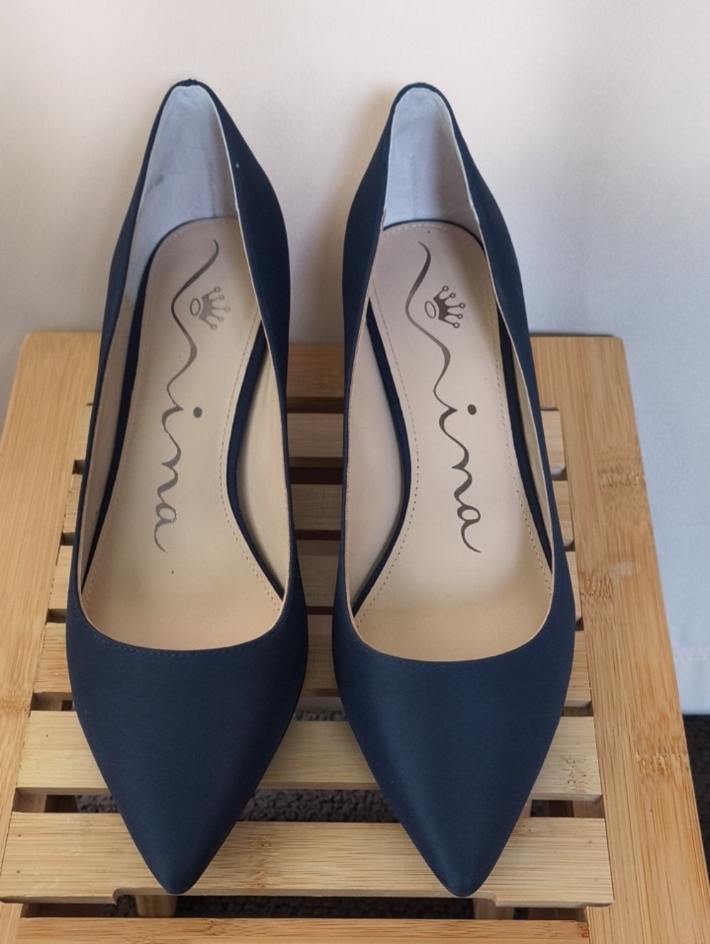 Nina Navy Pointed Toe Pumps Like New Size USA 8M
